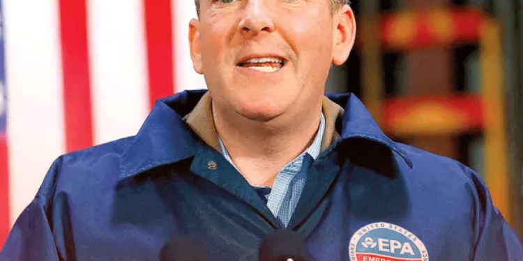 Polémico gesto en el atletismo: empujó a su rival en la meta