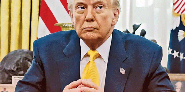 Yeri Mua defiende a Ángela Aguilar y pide que no la comparen con Christian Nodal