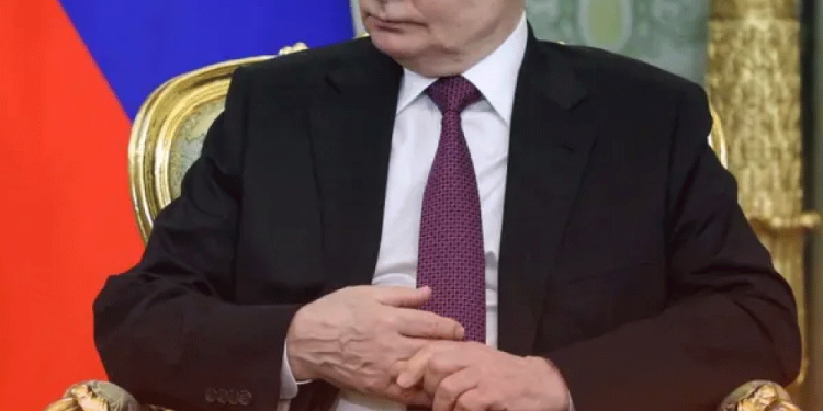 Polémico gesto en el atletismo: empujó a su rival en la meta