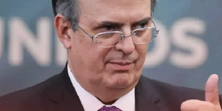 Yeri Mua defiende a Ángela Aguilar y pide que no la comparen con Christian Nodal