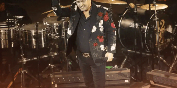 Inicia el Palenque ExpoGan con Julión Álvarez y una noche memorable