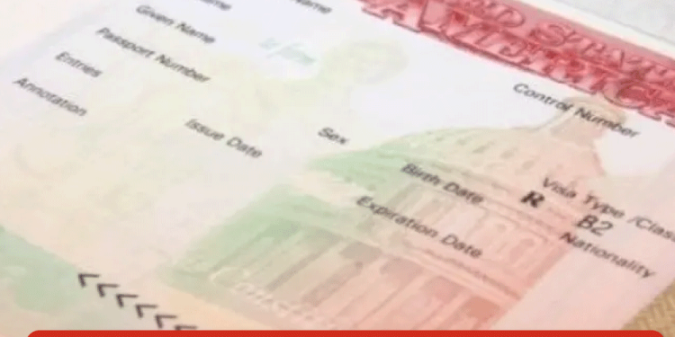 Trump ordena suspender citas de visa para estudiantes y visitantes