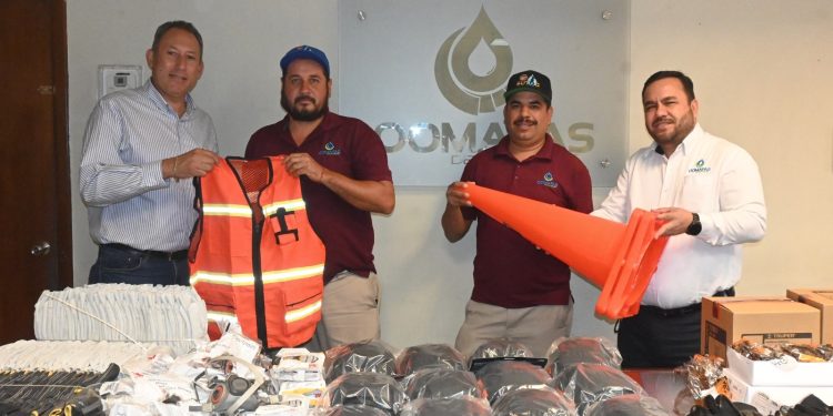 RECIBE EQUIPAMIENTO LABORAL, PERSONAL DE OOMAPAS DE CAJEME