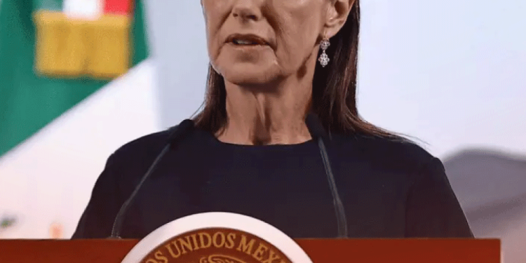 Hulk Hogan, leyenda de la WWE, desea comprar ´Hooters´ para salvar a la franquicia