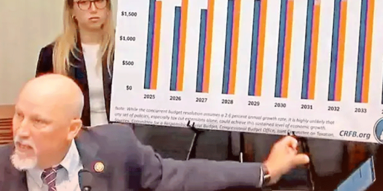 Jóvenes dan “manita de gato” a la Calzada Antonio Valdez Herrera, en Cócorit