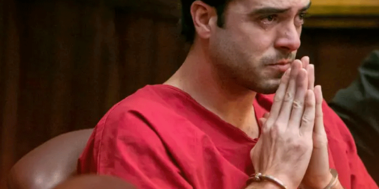 Cae estructura en evento masivo a un lado del escenario y en zona VIP