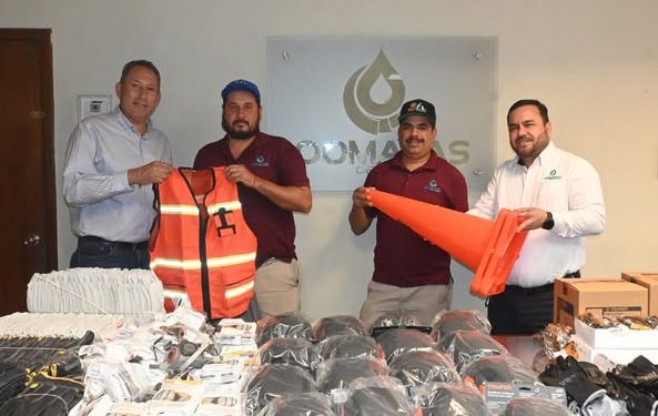 RECIBE EQUIPAMIENTO LABORAL PERSONAL DE OOMAPAS DE CAJEME