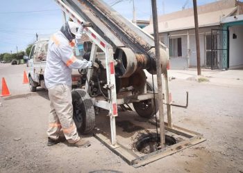 INSTALAN NUEVAS TAPAS DE ALCANTARILLAS