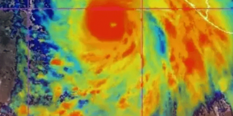 Hospitalizan de emergencia a Kristi Noem, secretaria de Seguridad de EU