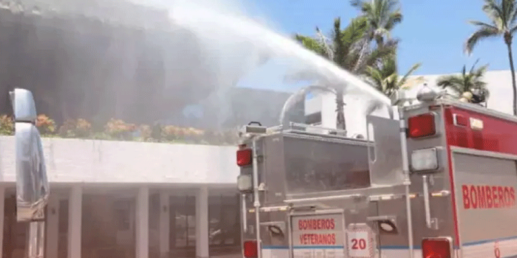 Trump rompe negociaciones comerciales con Canadá tras molestarse por impuesto en servicios digitales