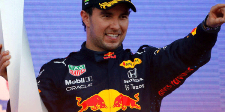 Checo Pérez firmaría con Cadillac para regresar a F1 en 2026