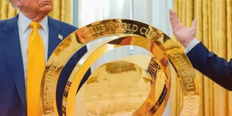 Donald Trump se quedó con trofeo original del Mundial de Clubes FIFA