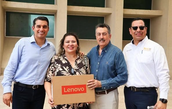 ENTREGAN COMPUTADORAS PORTATILES A DOCENTES DE CAJEME