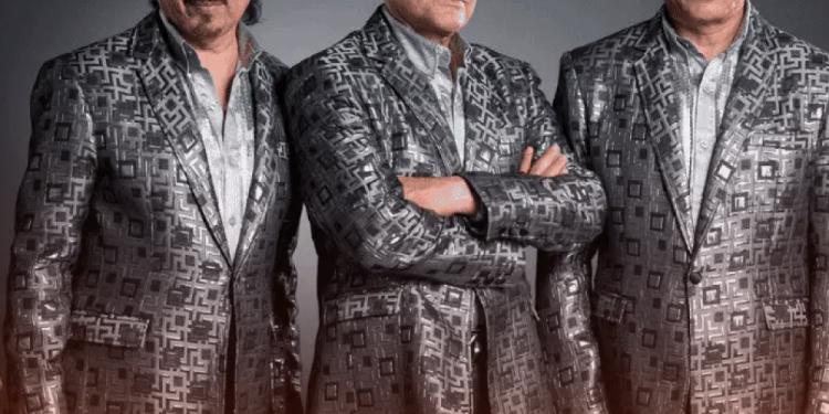 Integrante de Los Tigres del Norte sufre caída en pleno concierto