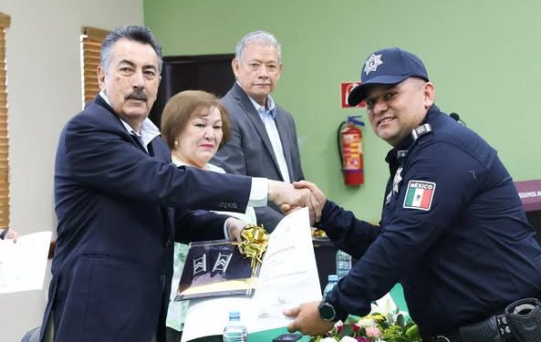 ENTREGAN ASCENSOS A ELEMENTOS DE POLICIA MUNICIPAL