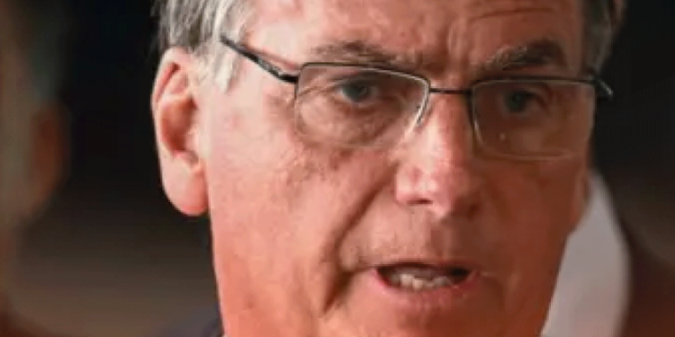 Ordenan arresto domiciliario a Jair Bolsonaro, expresidente de Brasil