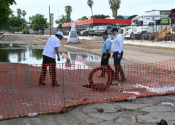 SUPERVISAN DIRECTIVOS DE OOMAPAS LA RED SANITARIA TRAS TORMENTA DE ESTE MARTES.