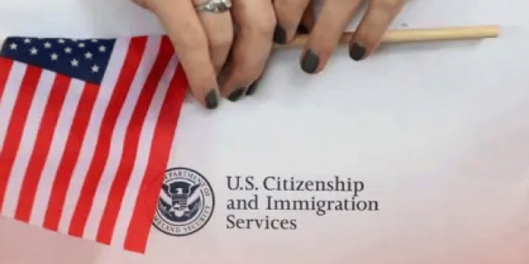 Nuevos requisitos complican la obtención de la ciudadanía en Estados Unidos