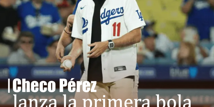 Checo Pérez lanza la primera bola en el Dodger Stadium y rinde homenaje a Fernando Valenzuela