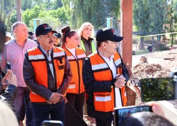 ALCALDE JAVIER LAMARQUE Y GOBERNADOR, SUPERVISAN AVANCES DE PARQUE INFANTIL