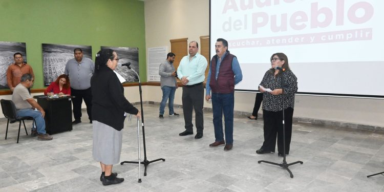 ATIENDEN DIRECTIVOS DE OOMAPASC SOLICITUDES DE USUARIOS DURANTE LA AUDIENCIA CIUDADANA DE ESTE MIERCOLES