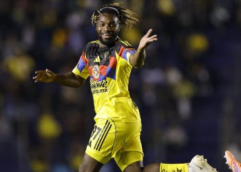 CARÍN LEÓN GANA GRAMMY 2026