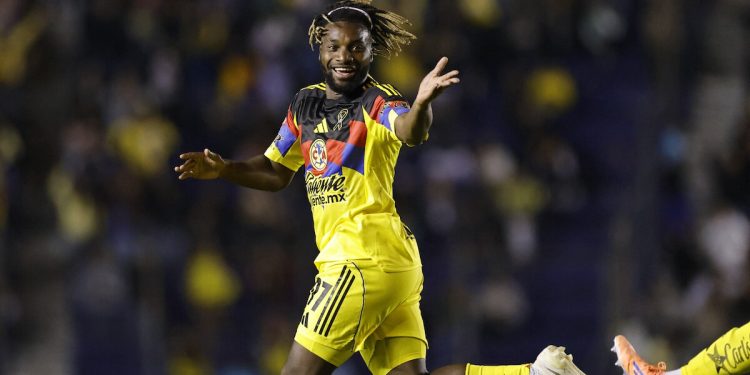 CARÍN LEÓN GANA GRAMMY 2026