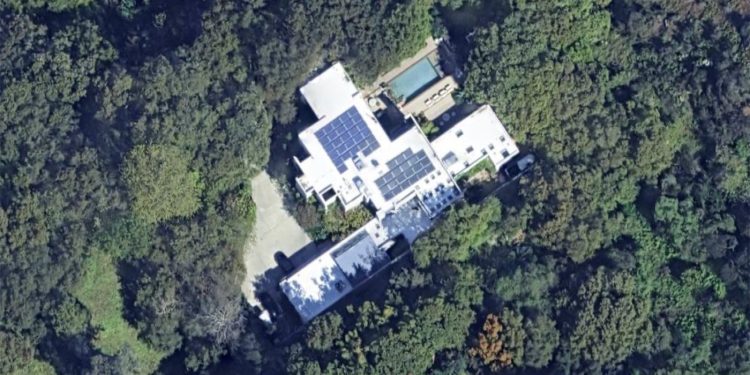 BUSCAN DESALOJAR A BILLIE EILISH EN LOS ÁNGELES