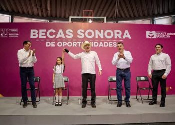 ENTREGAN 4 MIL BECAS EN CAJEME