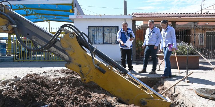 Trabajos de reparación de infraestructura sanitaria por Blvd. Ramírez entre Tabasco y Coahuila.