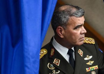 CRISIS EN VENEZUELA: DESTITUYEN A MINISTRO DE DEFENSA
