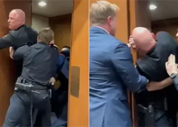 EXMARINO IRRUMPE EN AUDIENCIA DEL SENADO DE EU Y ES RETIRADO POR LA FUERZA