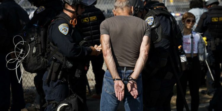 Detenciones de inmigrantes en vía pública se disparan durante segundo mandato de Trump