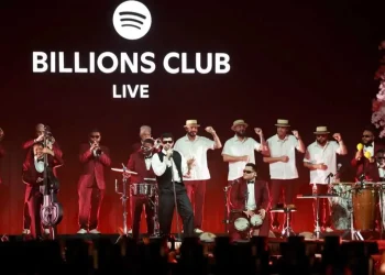 Bad Bunny estrena concierto exclusivo en Spotify grabado en Japón