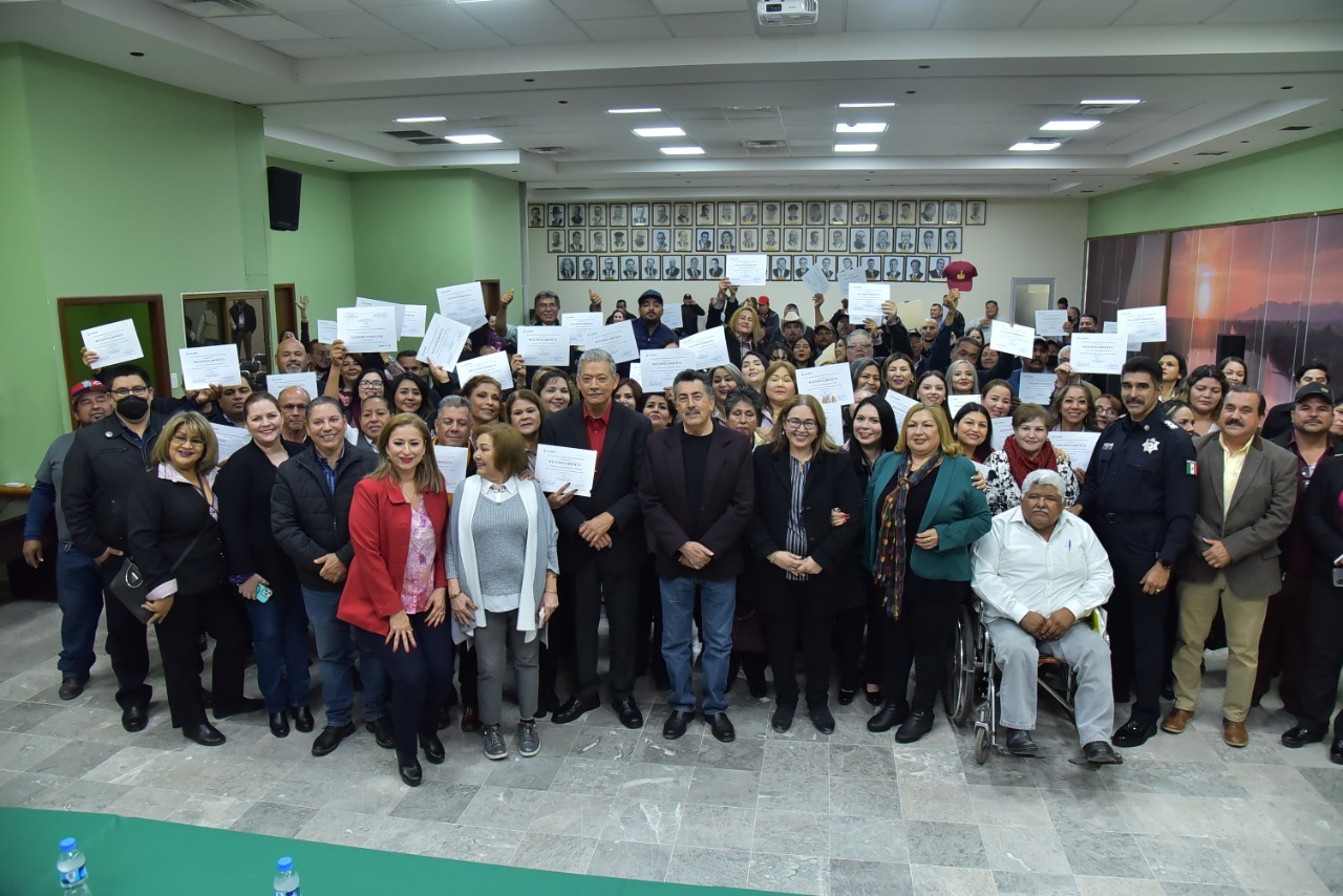 RECONOCE LAMARQUE CANO A 74 EMPLEADOS DESTACADOS DEL AYUNTAMIENTO DE CAJEME