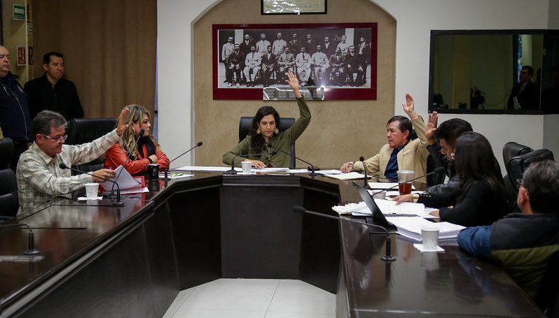 Aprueban contratación y reestructura de deuda en Comisión