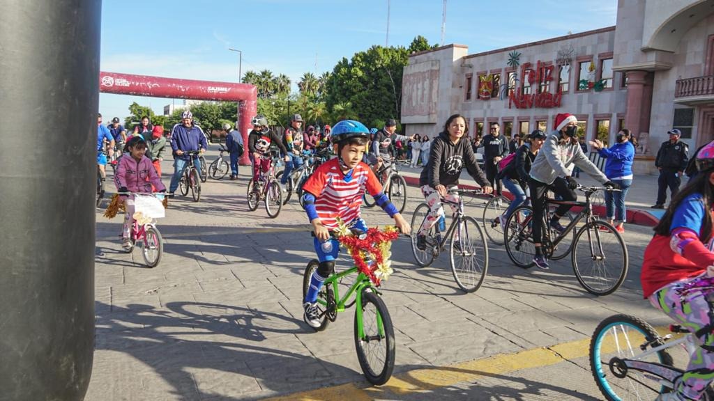 GRAN AMBIENTE FAMILIAR EN EL PASEO CICLISTA NAVIDEÑO