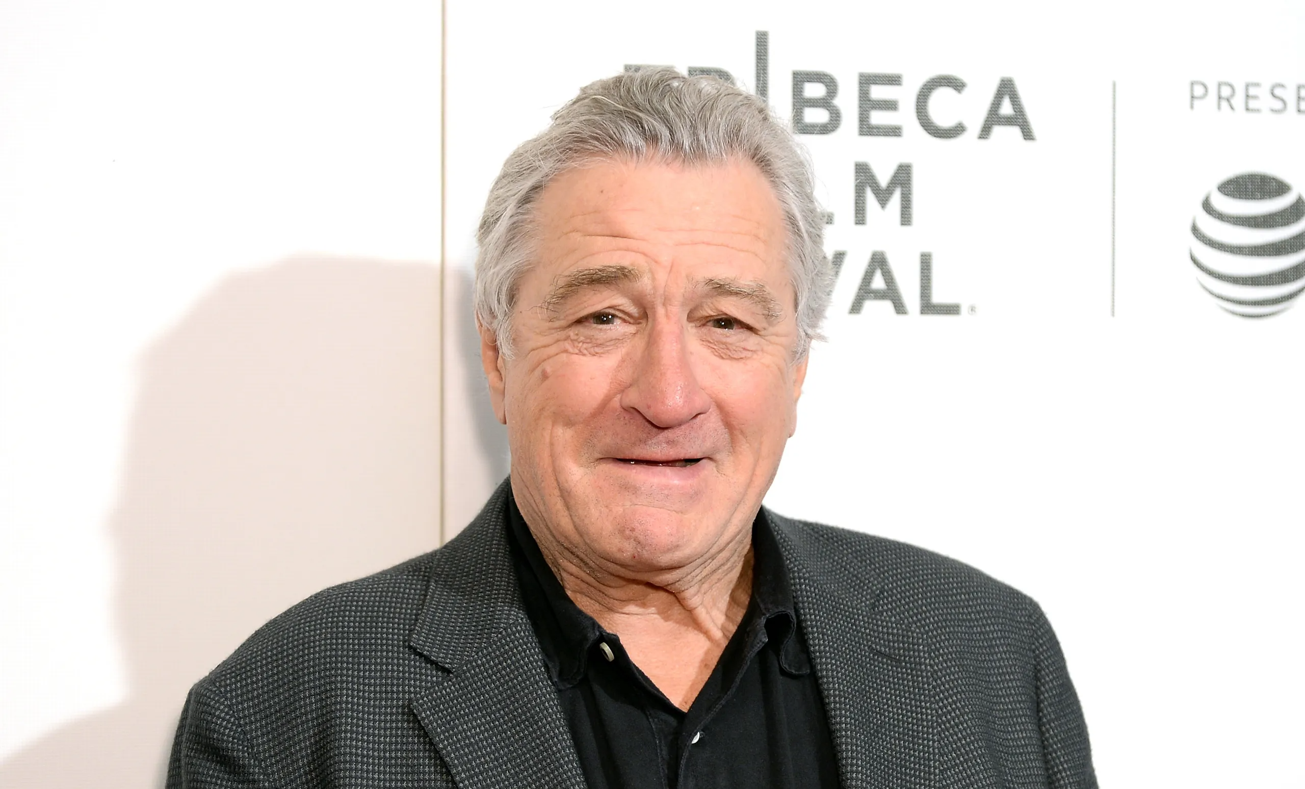 Detuvieron a una mujer que entró a la casa de Robert De Niro y le robó los regalos del arbolito de Navidad