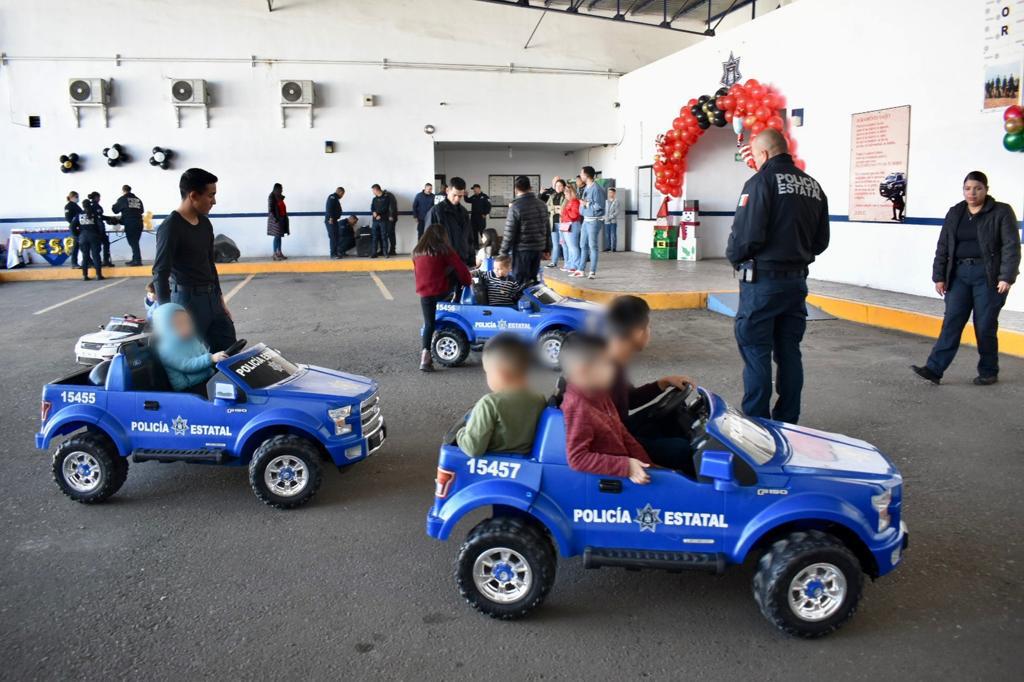 Conviven policías estatales con sus hijos en posada navideña