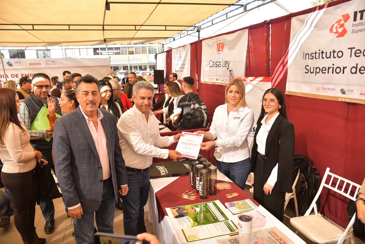 OFRECEN MÁS DE 800 PLAZAS LABORALES EN FERIA MUNICIPAL DEL EMPLEO