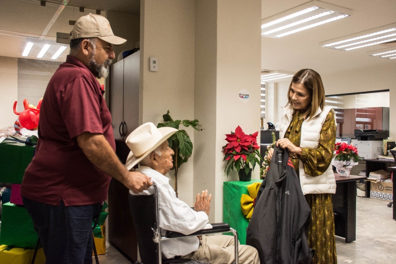 DIF CAJEME REÚNE ADULTO MAYOR EXTRAVIADO CON SUS FAMILIARES