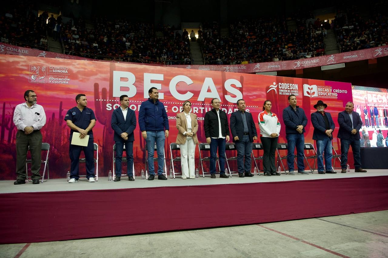 Entrega gobernador Alfonso Durazo becas Sonora de Oportunidades para alumnos de universidades públicas