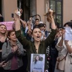 protesta-fuera-del-consulado-de