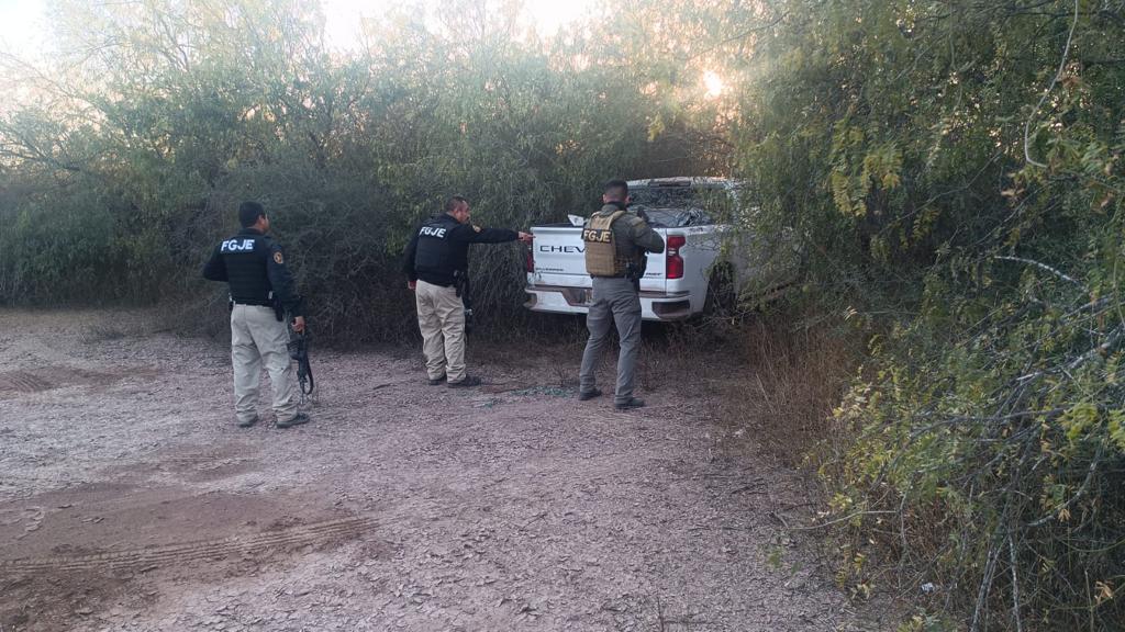 Recuperación de dos vehículos pick up por personal del Departamento de Vehículos Robados y de la Base Empalme, en coordinación con Secretaría de Marina (SEMAR)