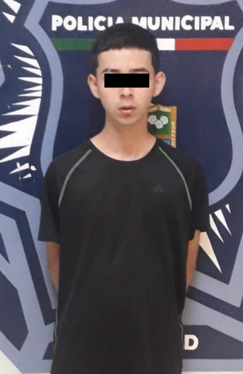 DETIENE LA POLICÍA MUNICIPAL A JOVEN POR VIOLENCIA FAMILIAR