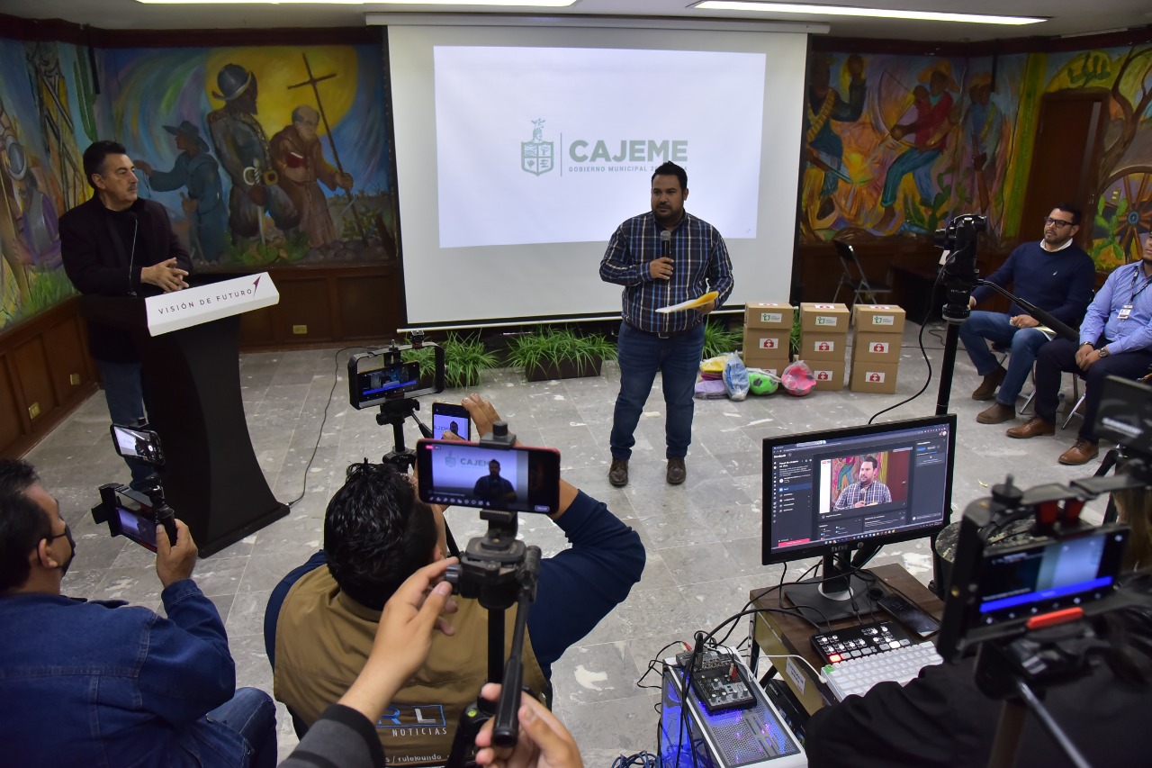 INSTITUTO DE LA JUVENTUD REALIZA ENTREGA DE MATERIAL DEPORTIVO Y DE PRIMEROS AUXILIOS A PLANTELES EDUCATIVOS