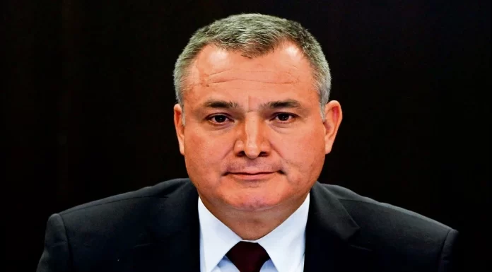 AMLO llama a que García Luna se declare testigo protegido para informar si recibía órdenes de Fox y Calderón