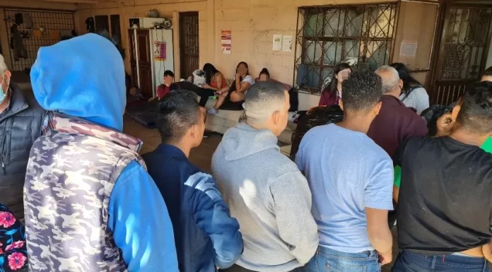 Llegan entre 700 y 800 migrantes expulsados de EU a Sonora