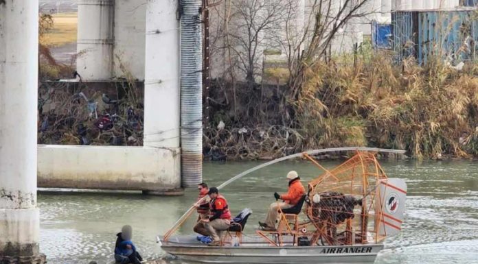 Autoridades de Coahuila rescatan a madre e hijo en el Río Bravo