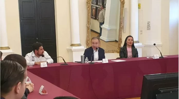 Se reúne Alfonso Durazo con ganadores del Premio de la Juventud 2022